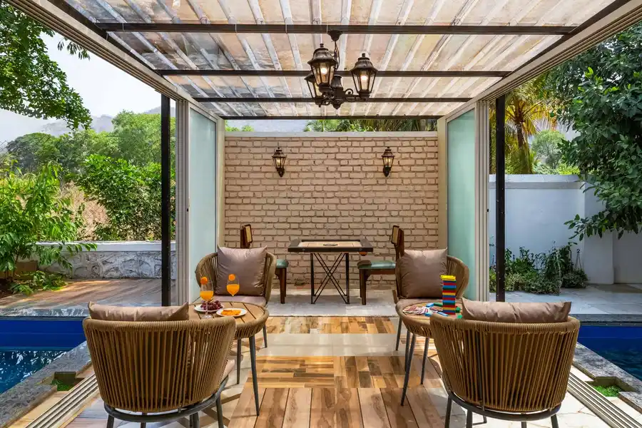The Five Oaks, Karjat