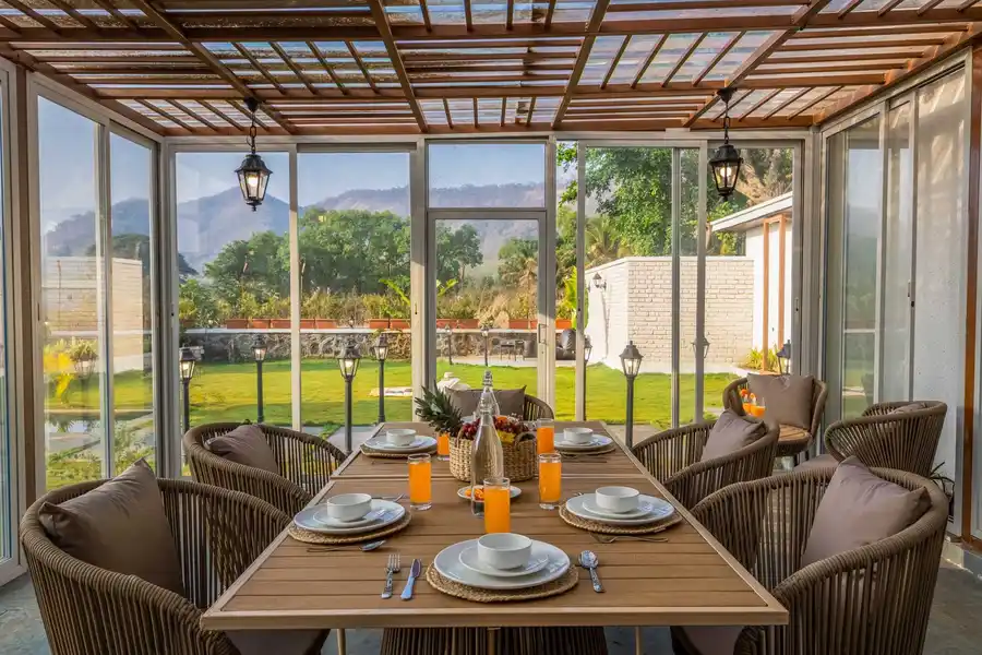 The Five Oaks, Karjat