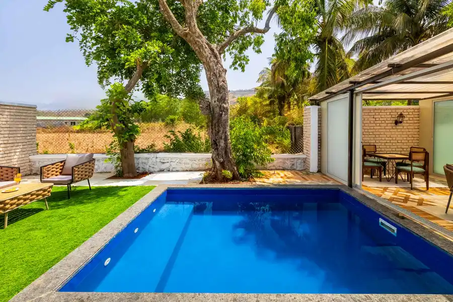 The Five Oaks, Karjat