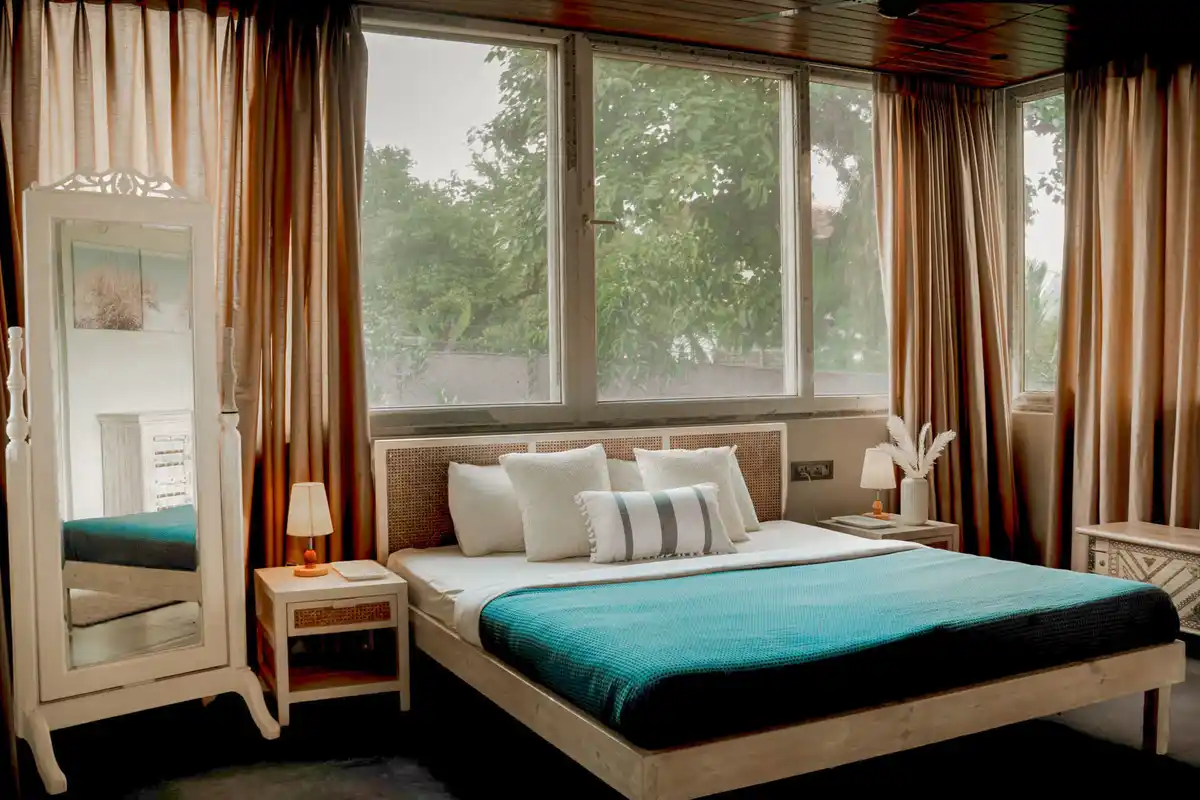 The Glass House, Alibaug