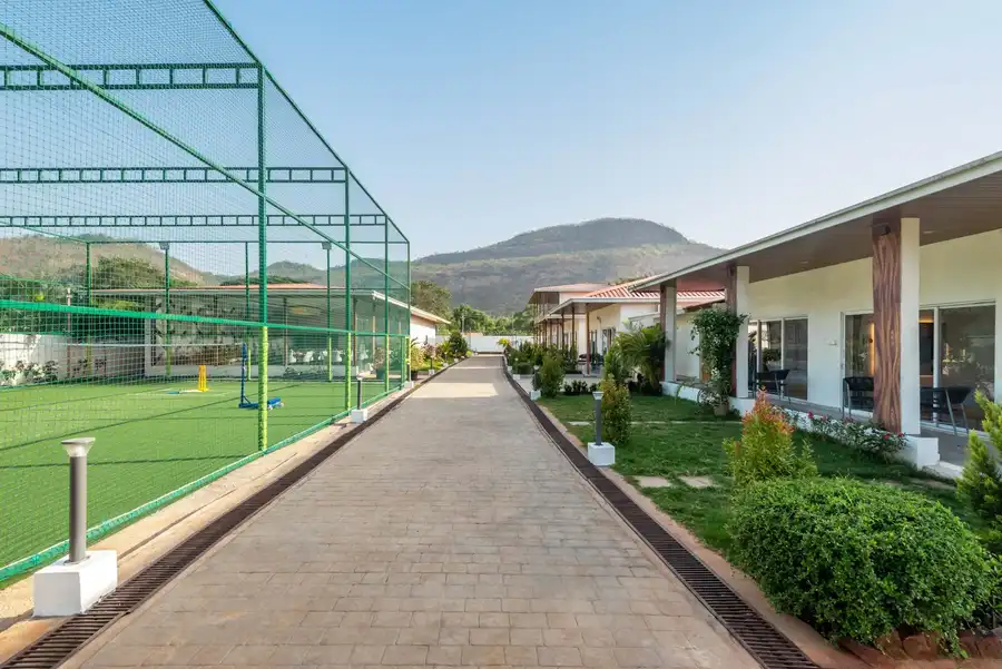 The Grand Ten, Karjat
