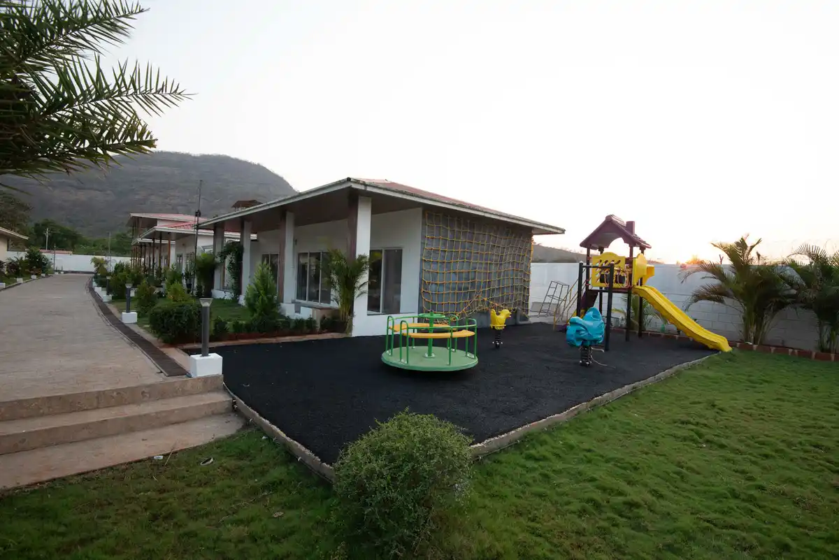 The Grand Ten, Karjat