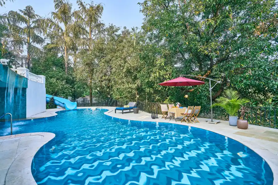 The Ivory Chest, Karjat