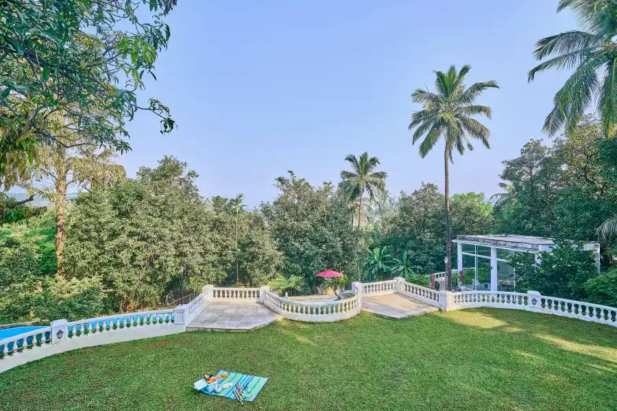 The Ivory Chest, Karjat