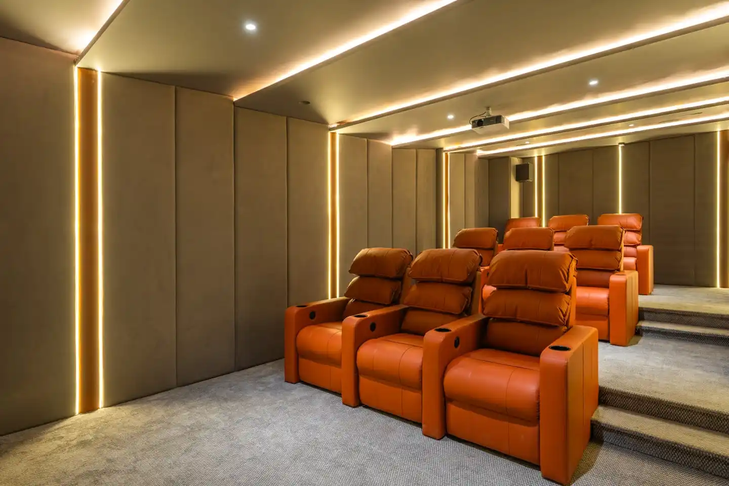 The Kasa w/ Heated Infinity Pool & Home Theatre, Kasauli