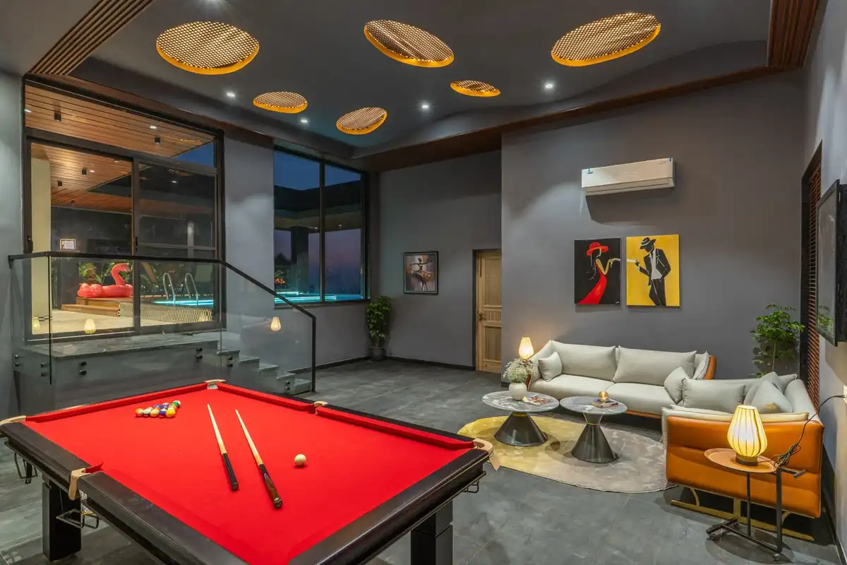 The Kasa w/ Heated Infinity Pool & Home Theatre, Kasauli