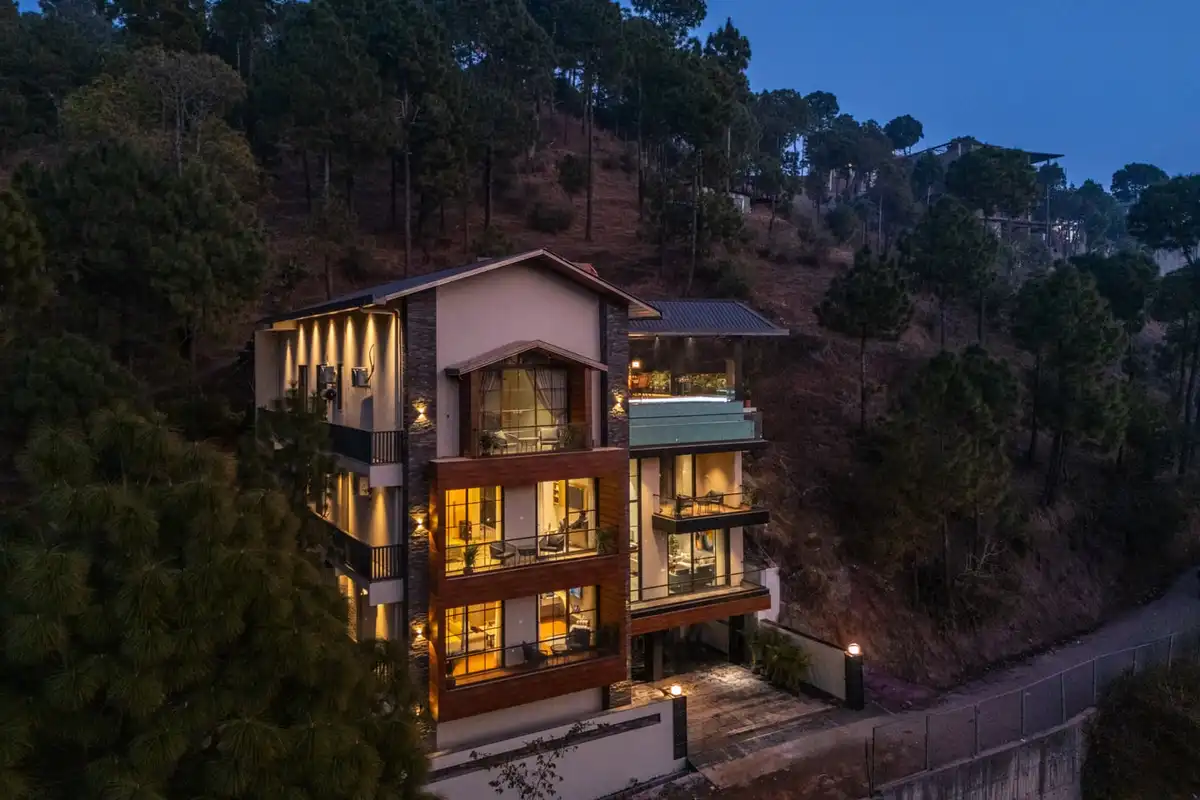 The Kasa w/ Heated Infinity Pool & Home Theatre, Kasauli