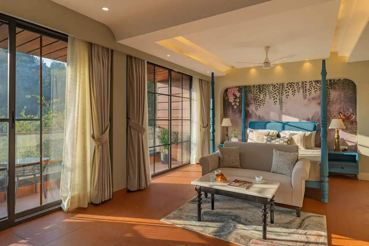 The Kasa w/ Heated Infinity Pool & Home Theatre, Kasauli
