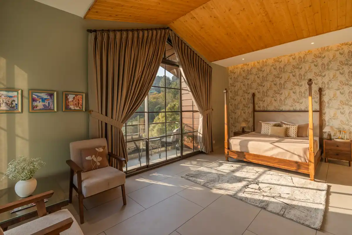 The Kasa w/ Heated Infinity Pool & Home Theatre, Kasauli