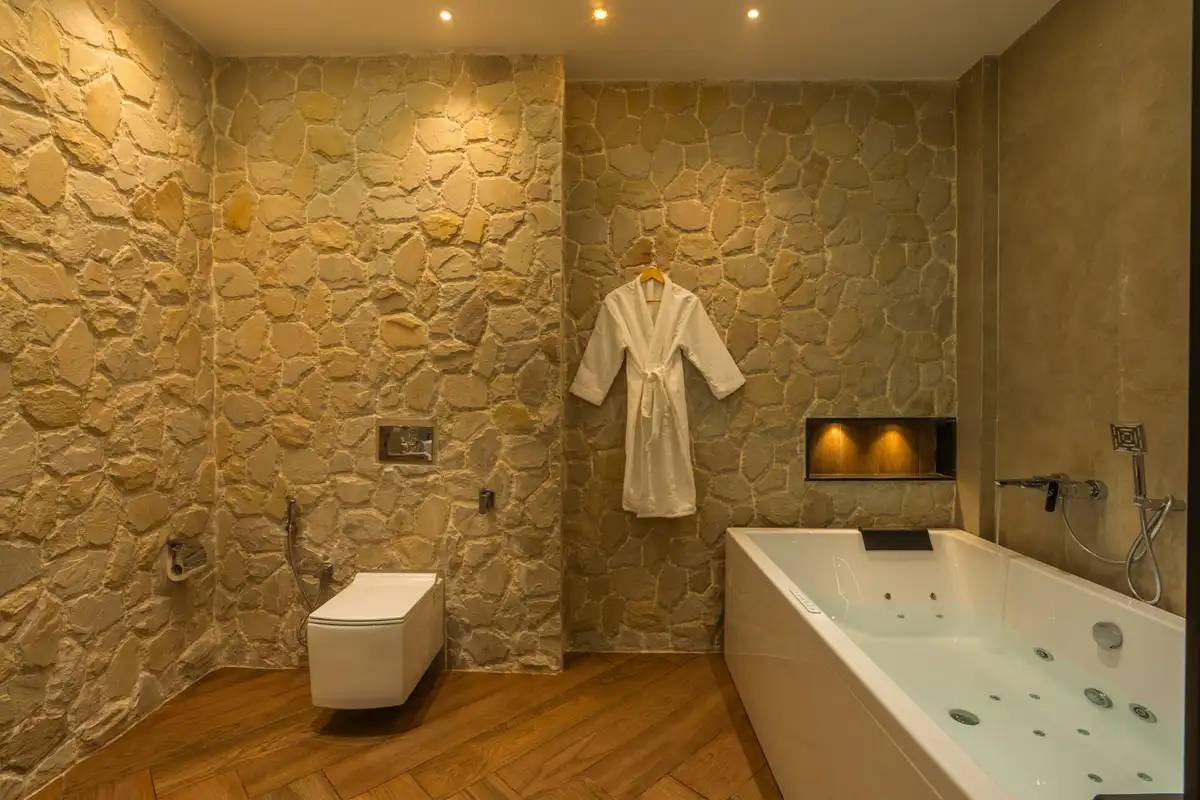 The Kasa w/ Heated Infinity Pool & Home Theatre, Kasauli