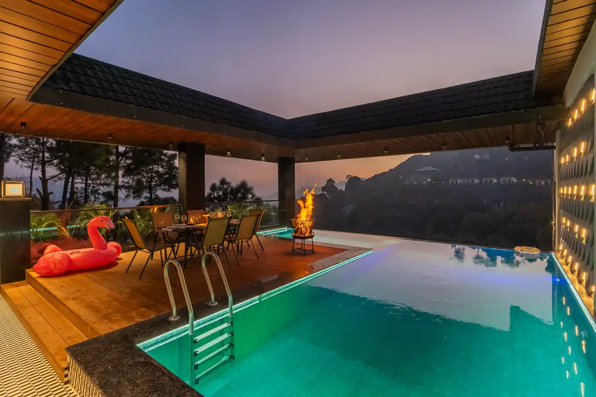 The Kasa w/ Heated Infinity Pool & Home Theatre, Kasauli