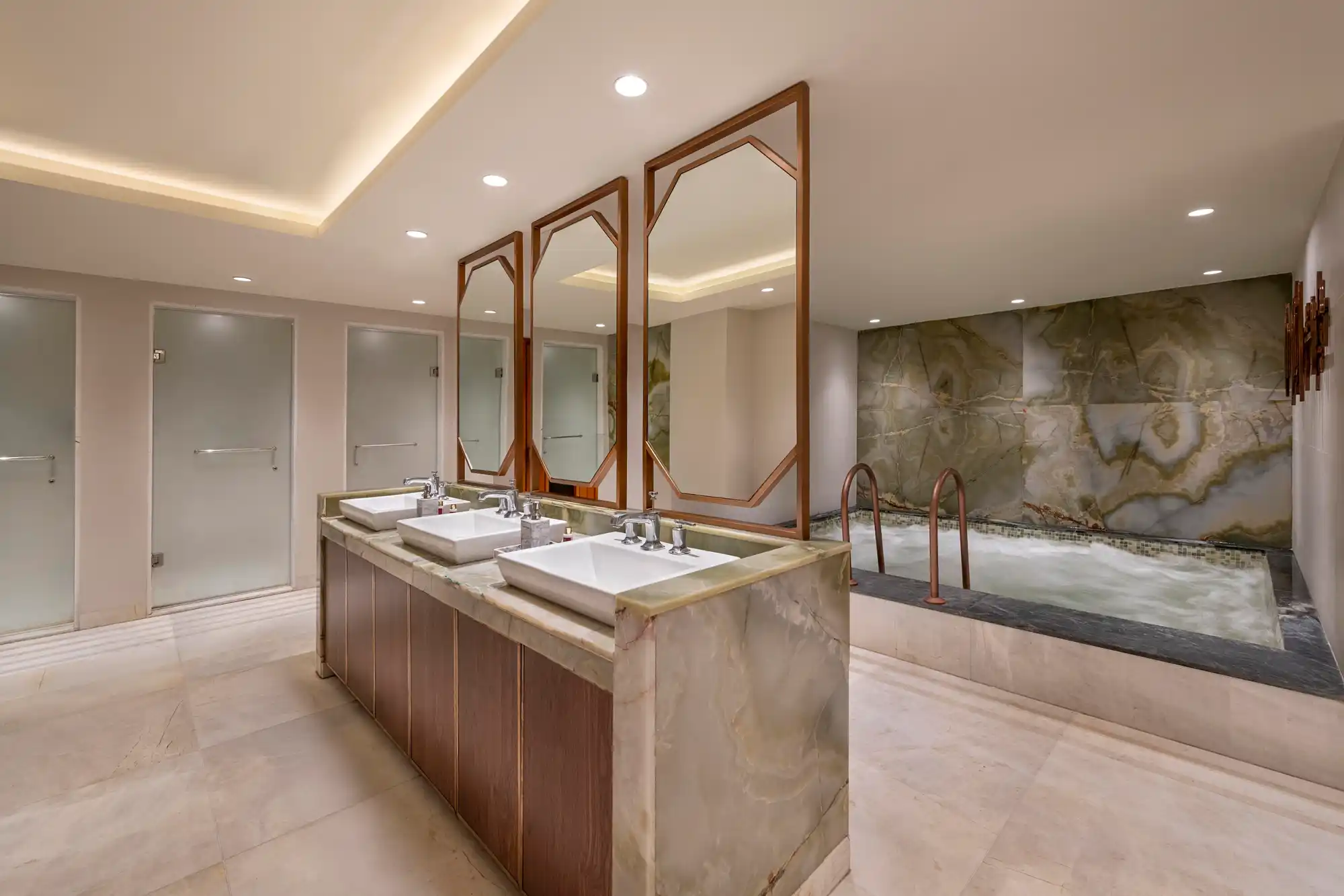 The Khyber Himalayan Resort & Spa Jacuzzi
