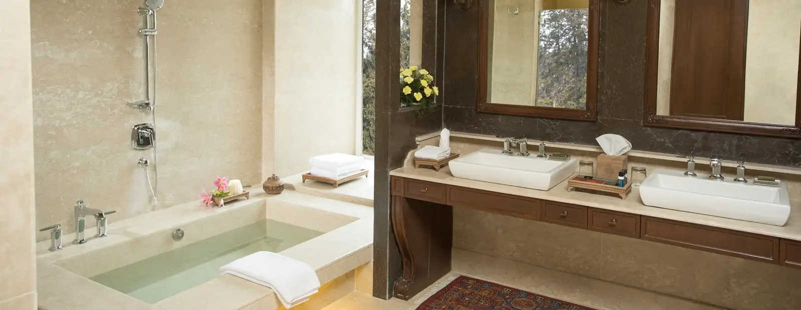 The Khyber Himalayan Resort & Spa Jacuzzi