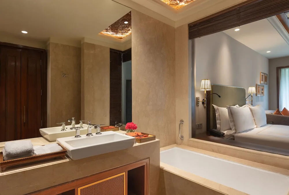 The Khyber Himalayan Resort & Spa Jacuzzi