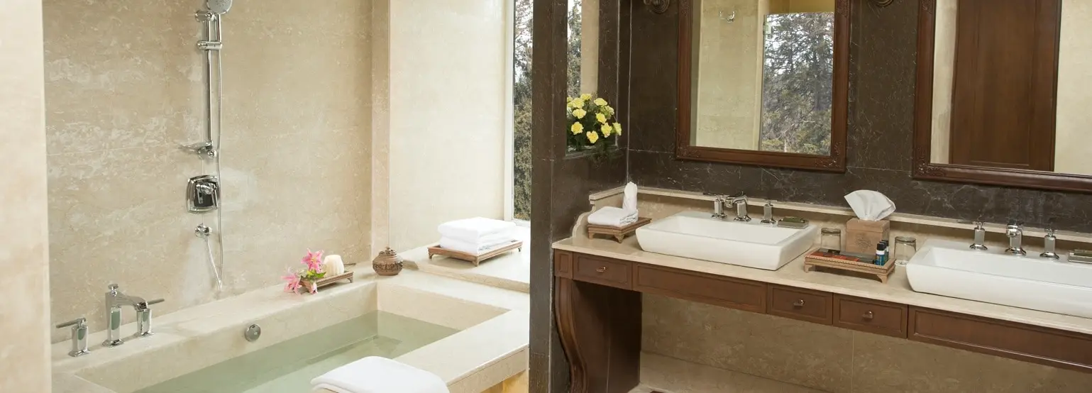 The Khyber Himalayan Resort & Spa Bathroom