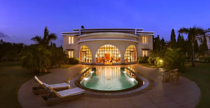 The Lalit Golf & Spa Resort Facade