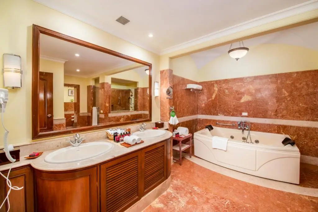 The Lalit Golf & Spa Resort Bathroom
