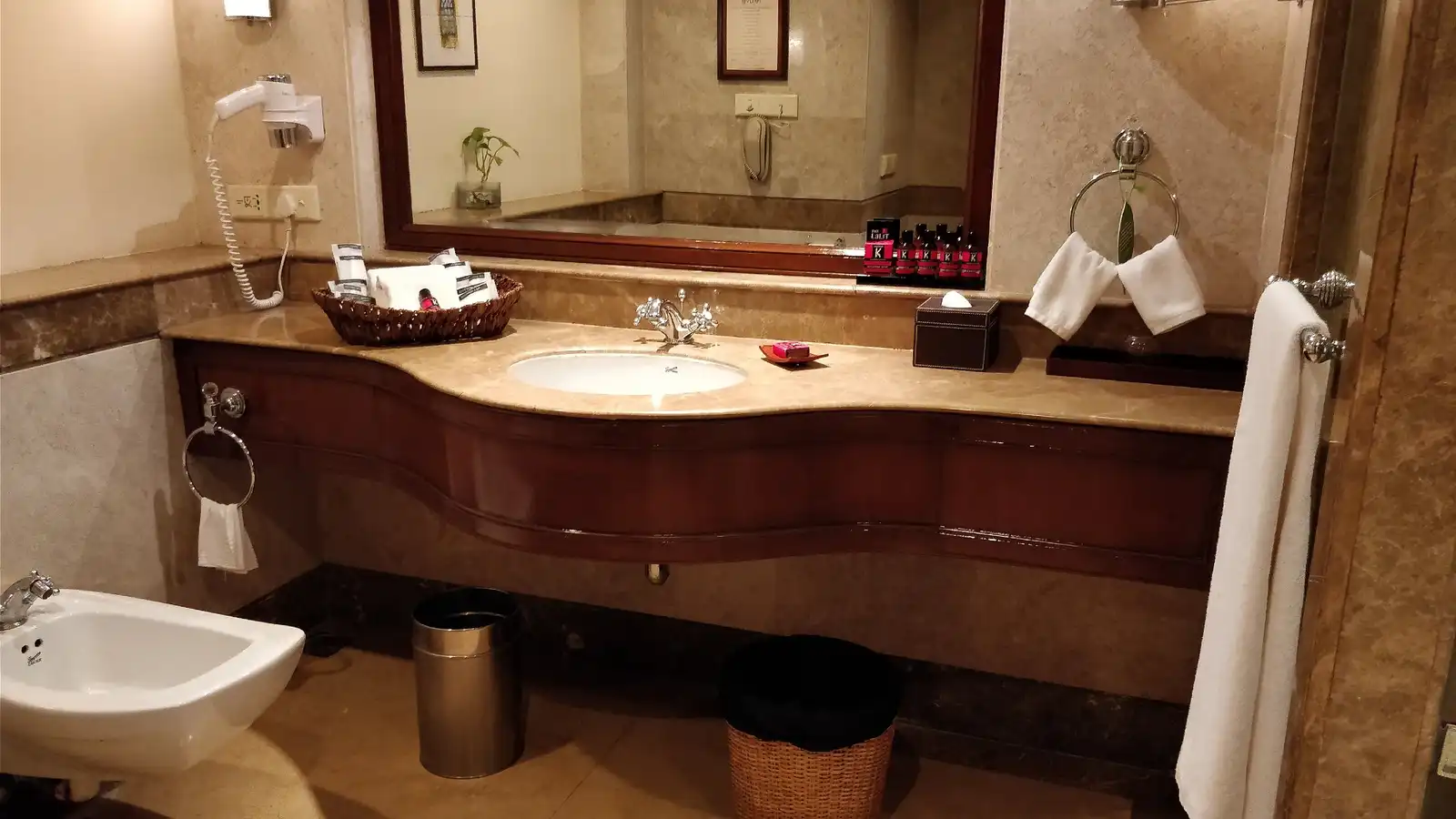 The Lalit Golf & Spa Resort Bathroom