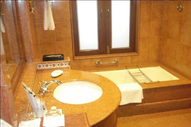 The Lalit Golf & Spa Resort Bathroom