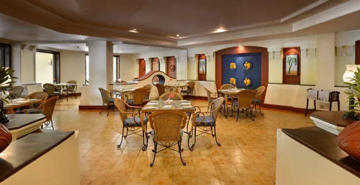 The Lalit Golf & Spa Resort Restaurant/Dining