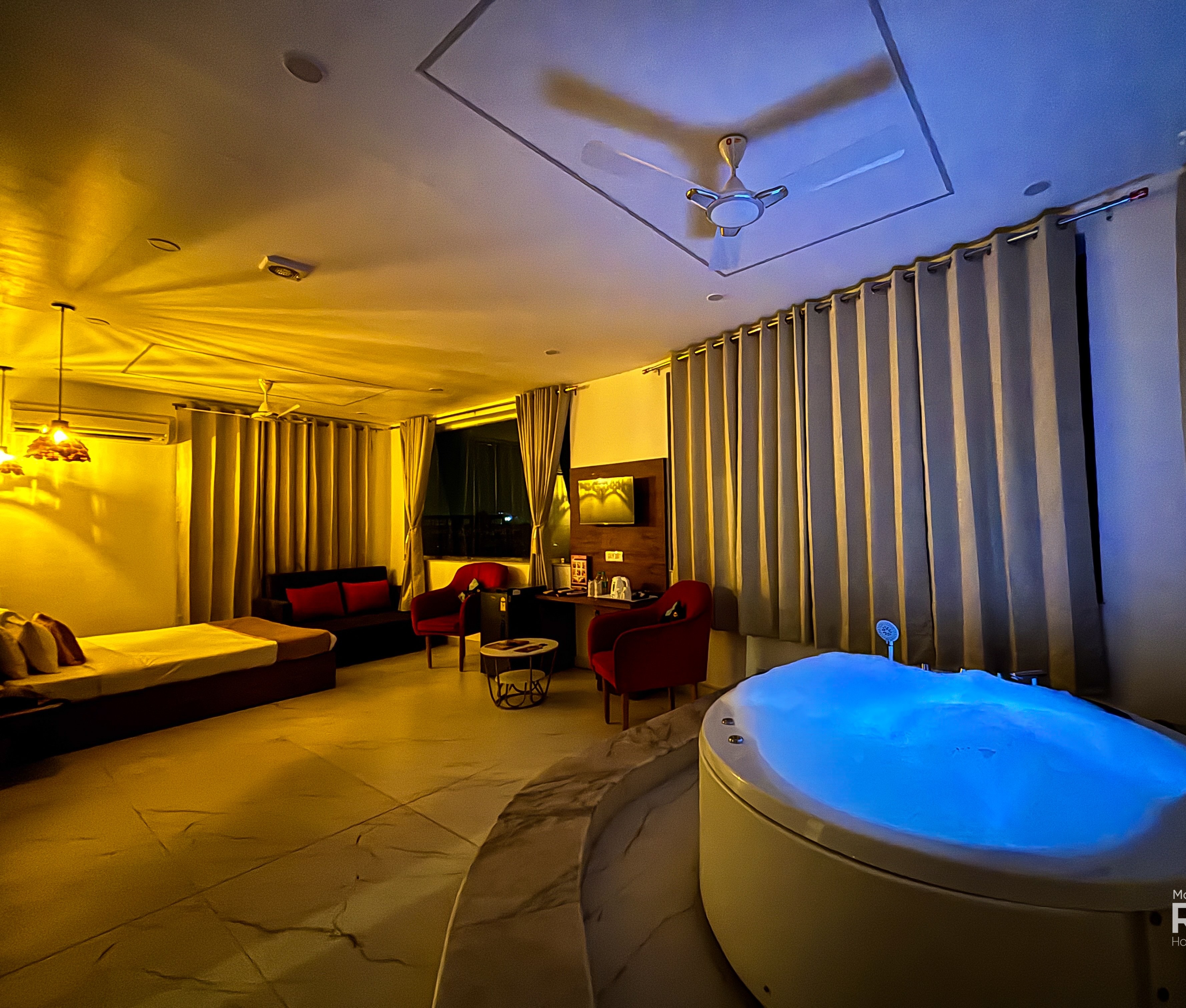 The Neeraj River Forest Resort Wellness Center Jacuzzi