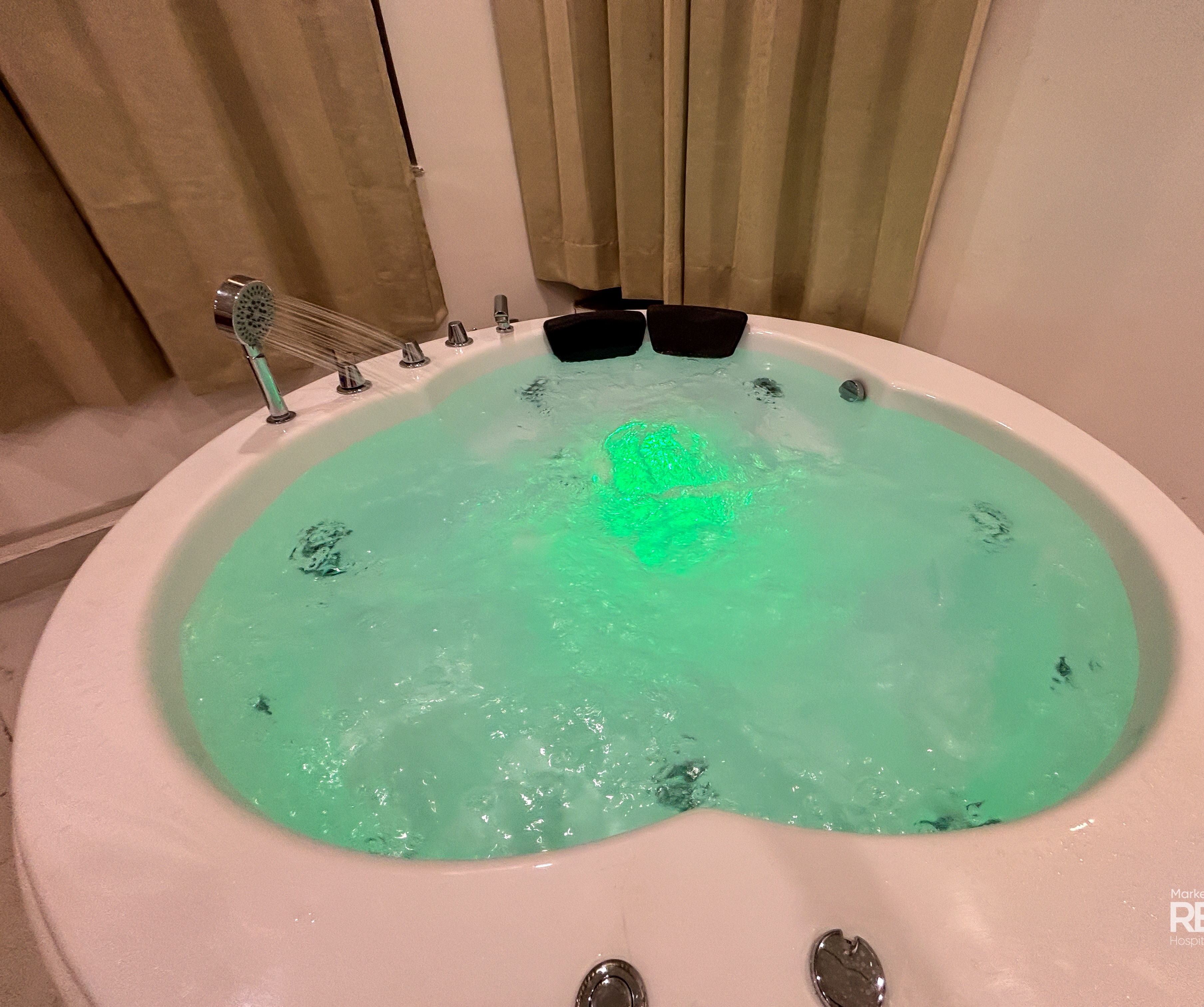 The Neeraj River Forest Resort Wellness Center Jacuzzi