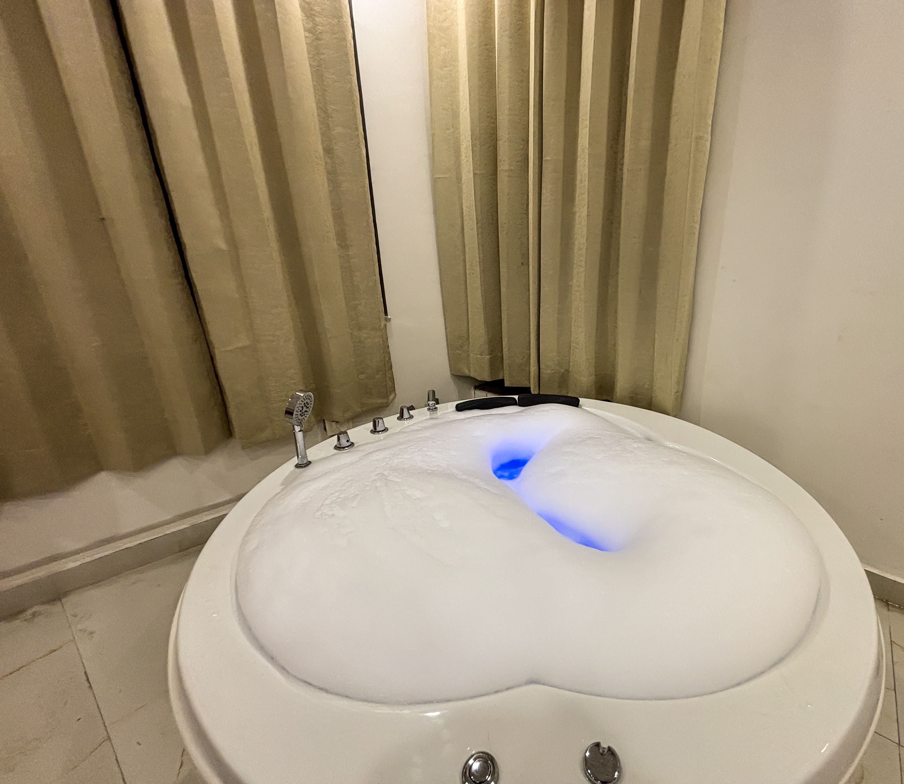 The Neeraj River Forest Resort Wellness Center Jacuzzi