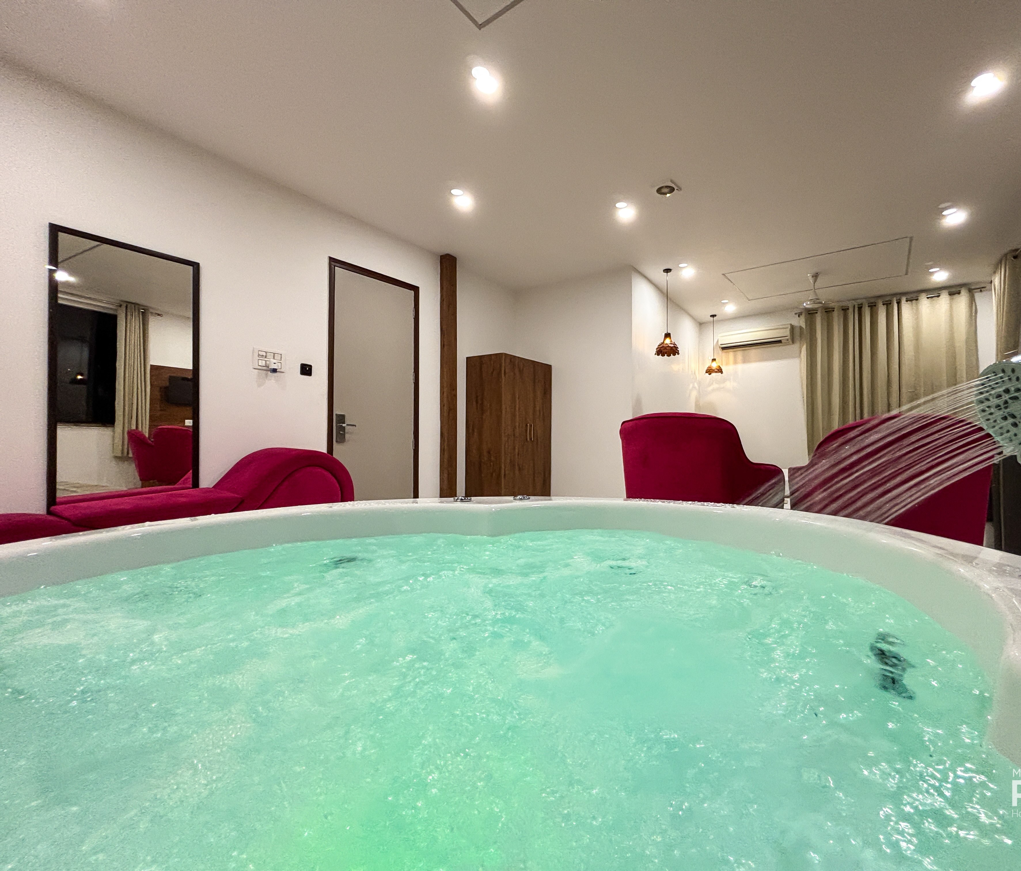 The Neeraj River Forest Resort Wellness Center Jacuzzi