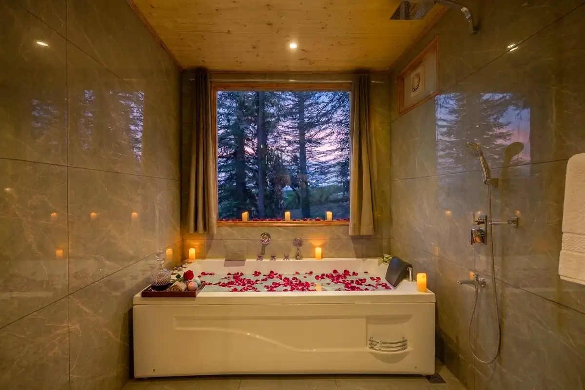 The Orchard Song- Chail with Jacuzzi, Shimla