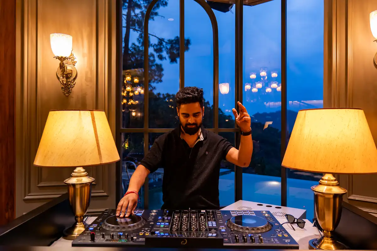 The Royce Lilly, Kasauli
