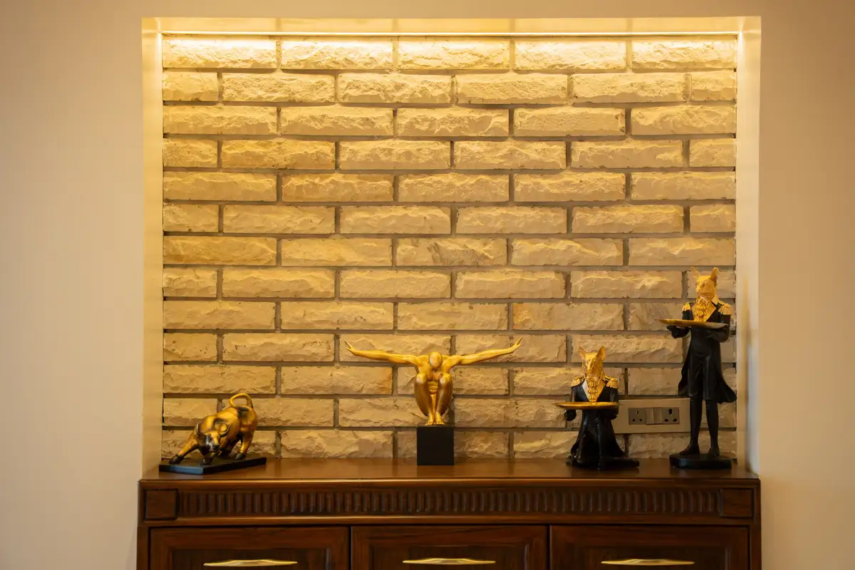 The Royce Lilly, Kasauli