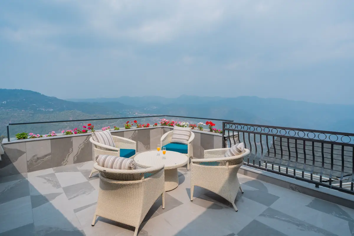 The Royce Lilly, Kasauli