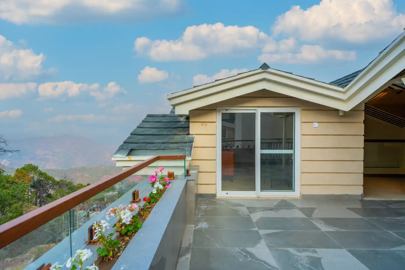 The Royce Rose, Kasauli