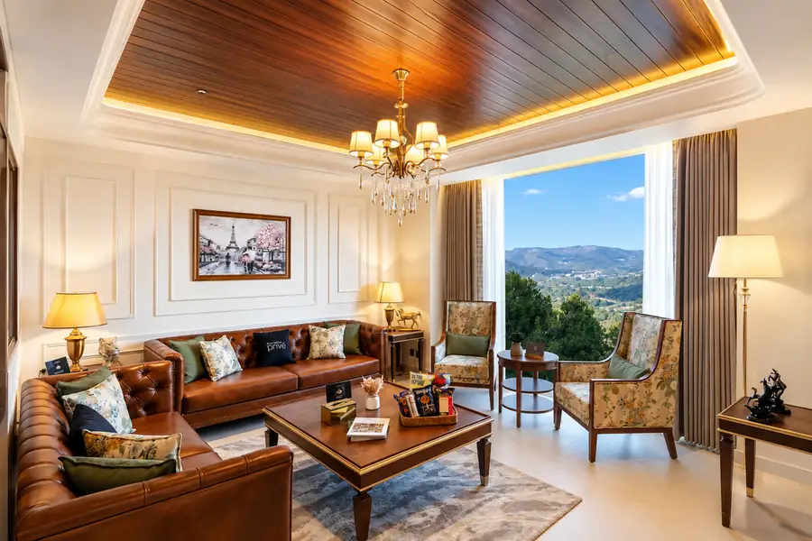 The Royce Silver Oak Opal, Kasauli