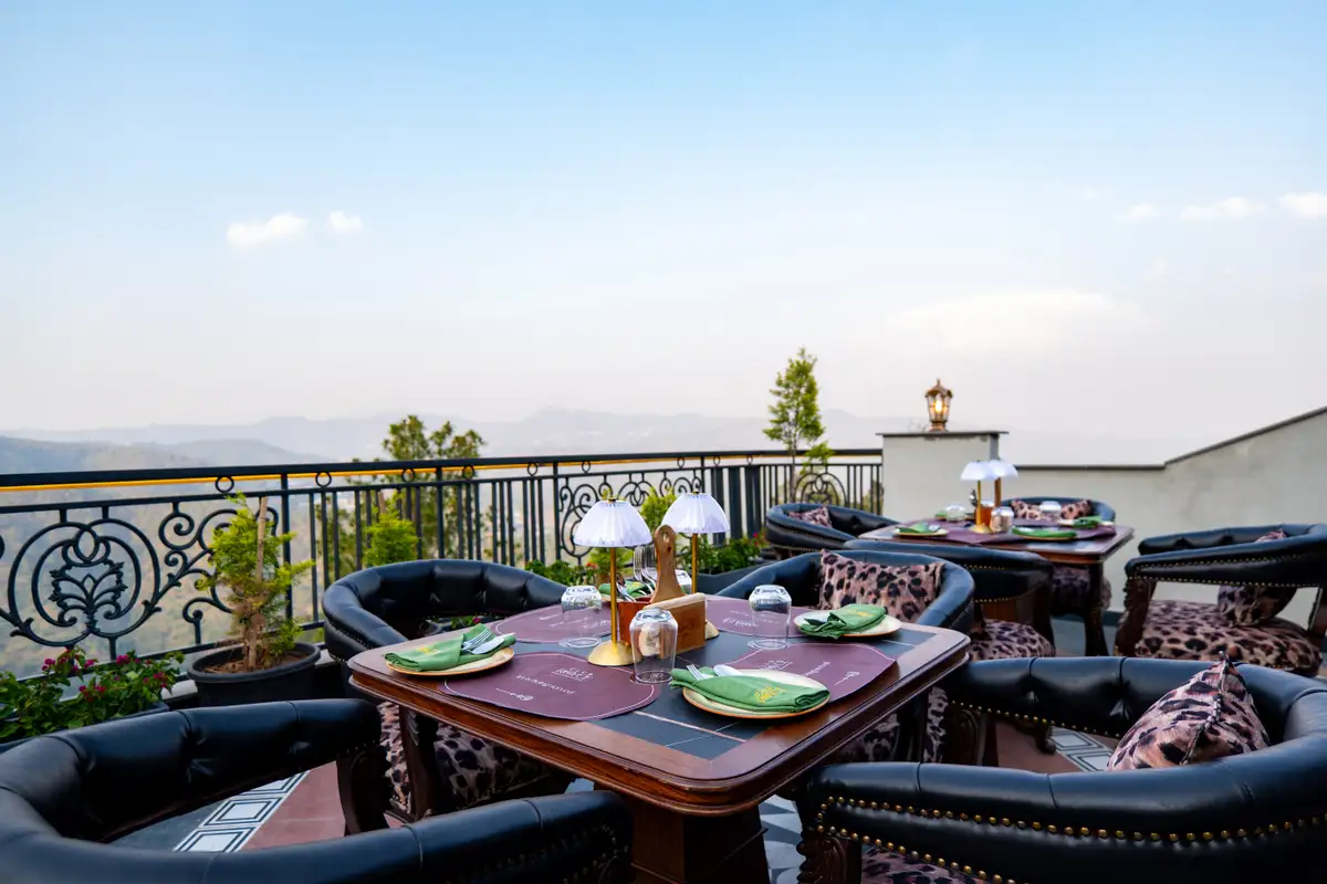 The Royce Silver Oak Opal, Kasauli