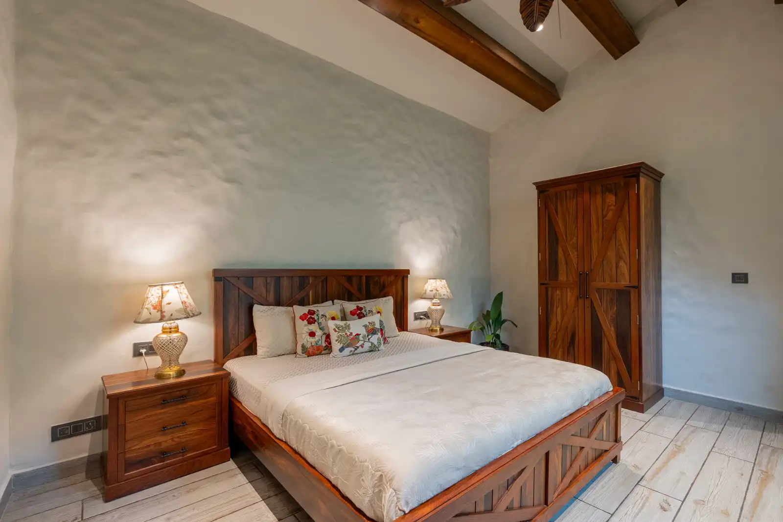 The Seven Acres W/ Private Pool & Jacuzzi, Chandigarh
