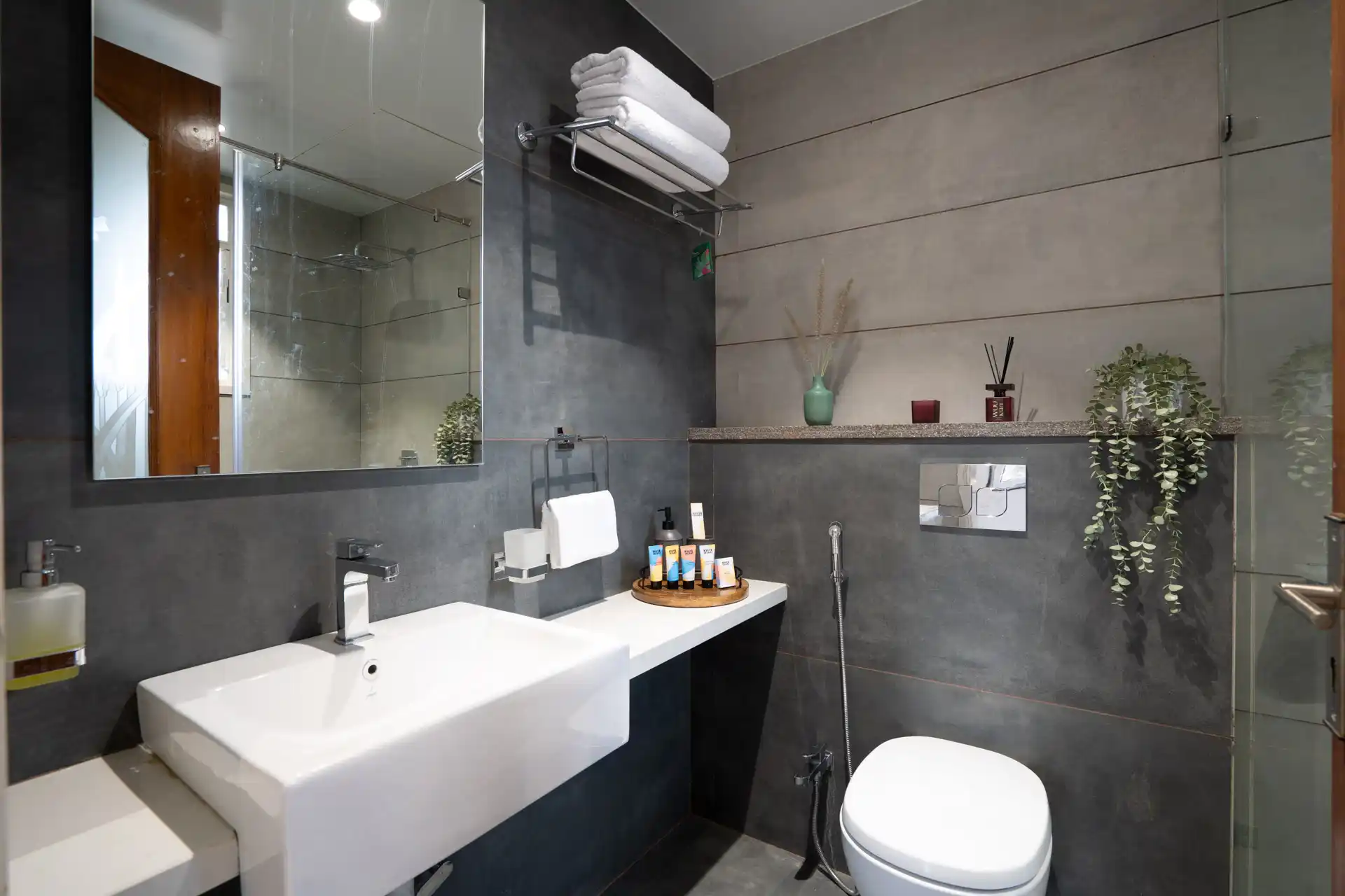 The White Canopy, Panchgani