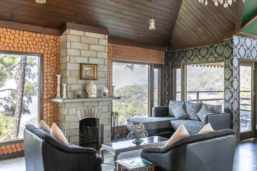 Treehouse @ Villa Mountain Crest w/ Outdoor Pool, Kasauli