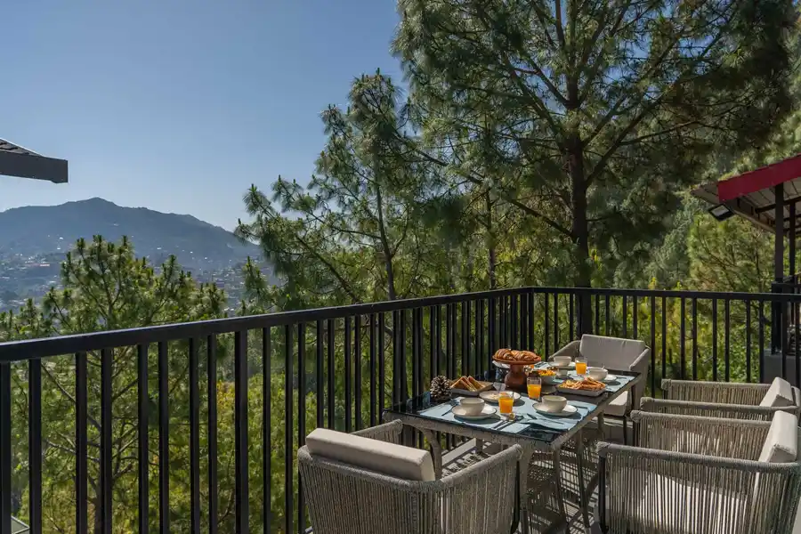 Tres & Quatro @ Himalayan Den, Kasauli