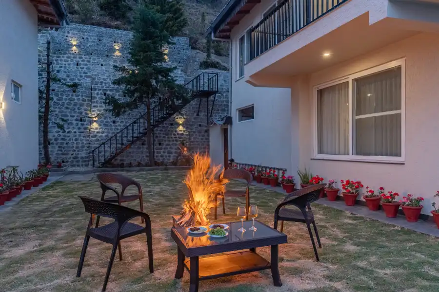 Twin Chalets, Nainital