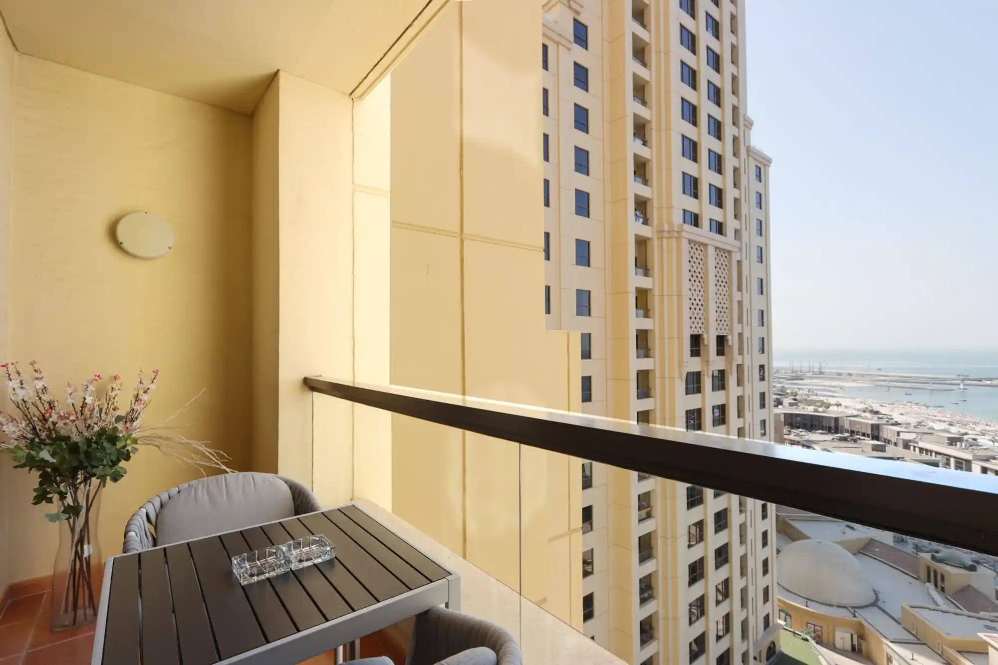 Upgraded 1B with Beach Access and Ain Dubai Views, Dubai