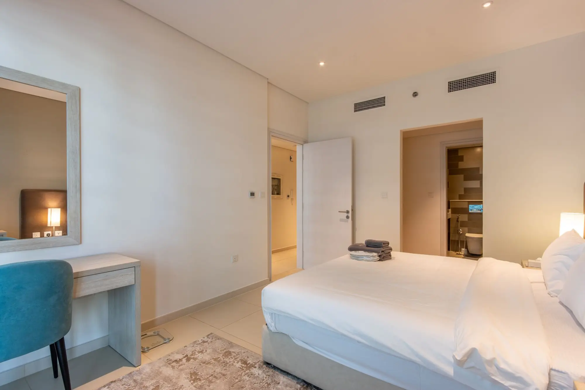 Upgraded 1BR with Balcony,Near Nakheel Mall, Dubai