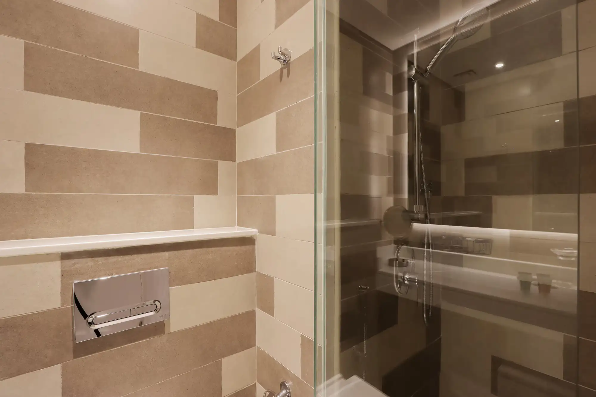 Upgraded 1BR with Balcony,Near Nakheel Mall, Dubai