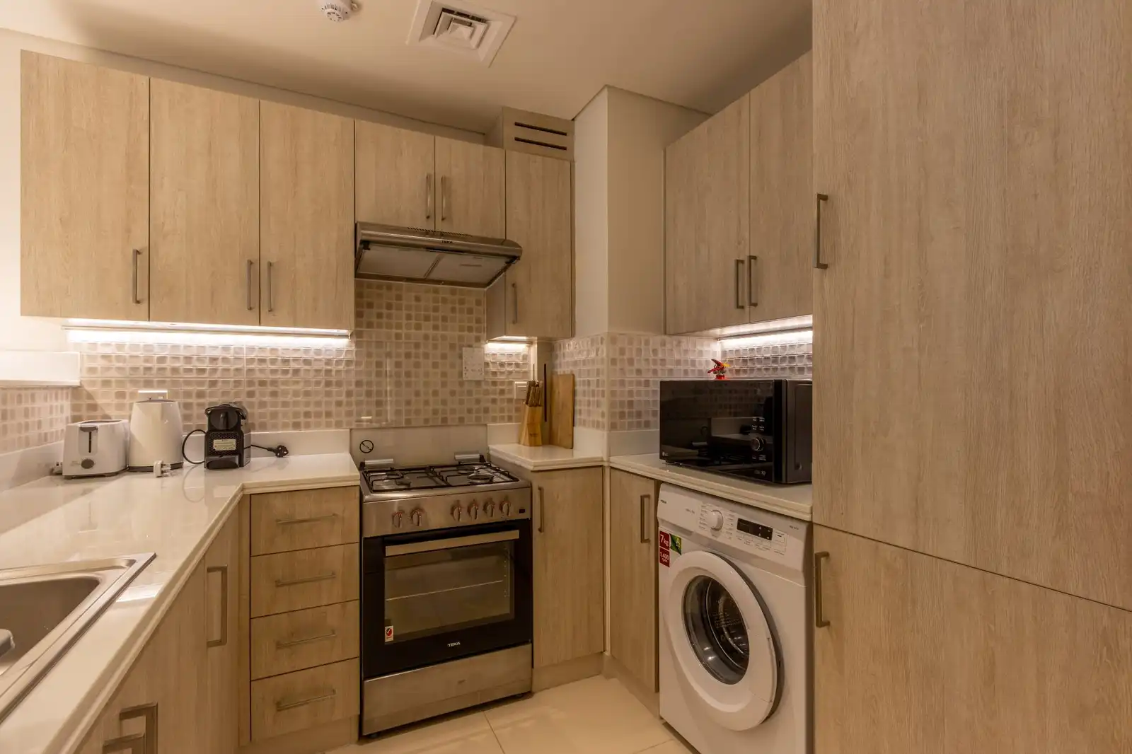 Upgraded 1BR with Balcony,Near Nakheel Mall, Dubai