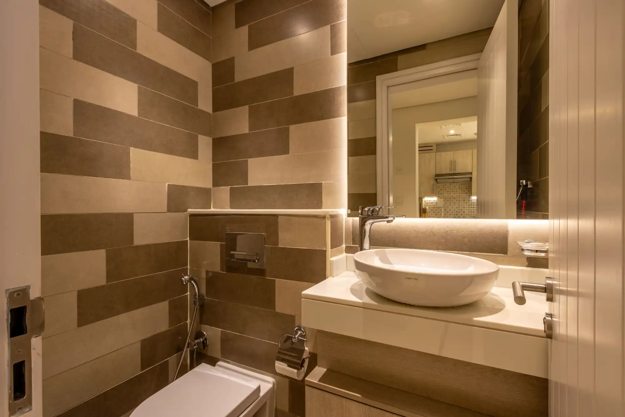 Upgraded 1BR with Balcony,Near Nakheel Mall, Dubai