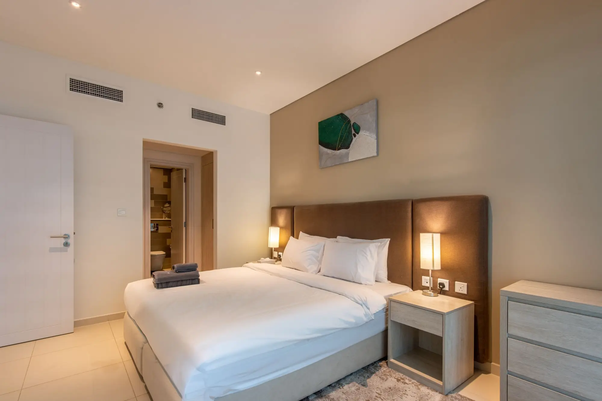 Upgraded 1BR with Balcony,Near Nakheel Mall, Dubai