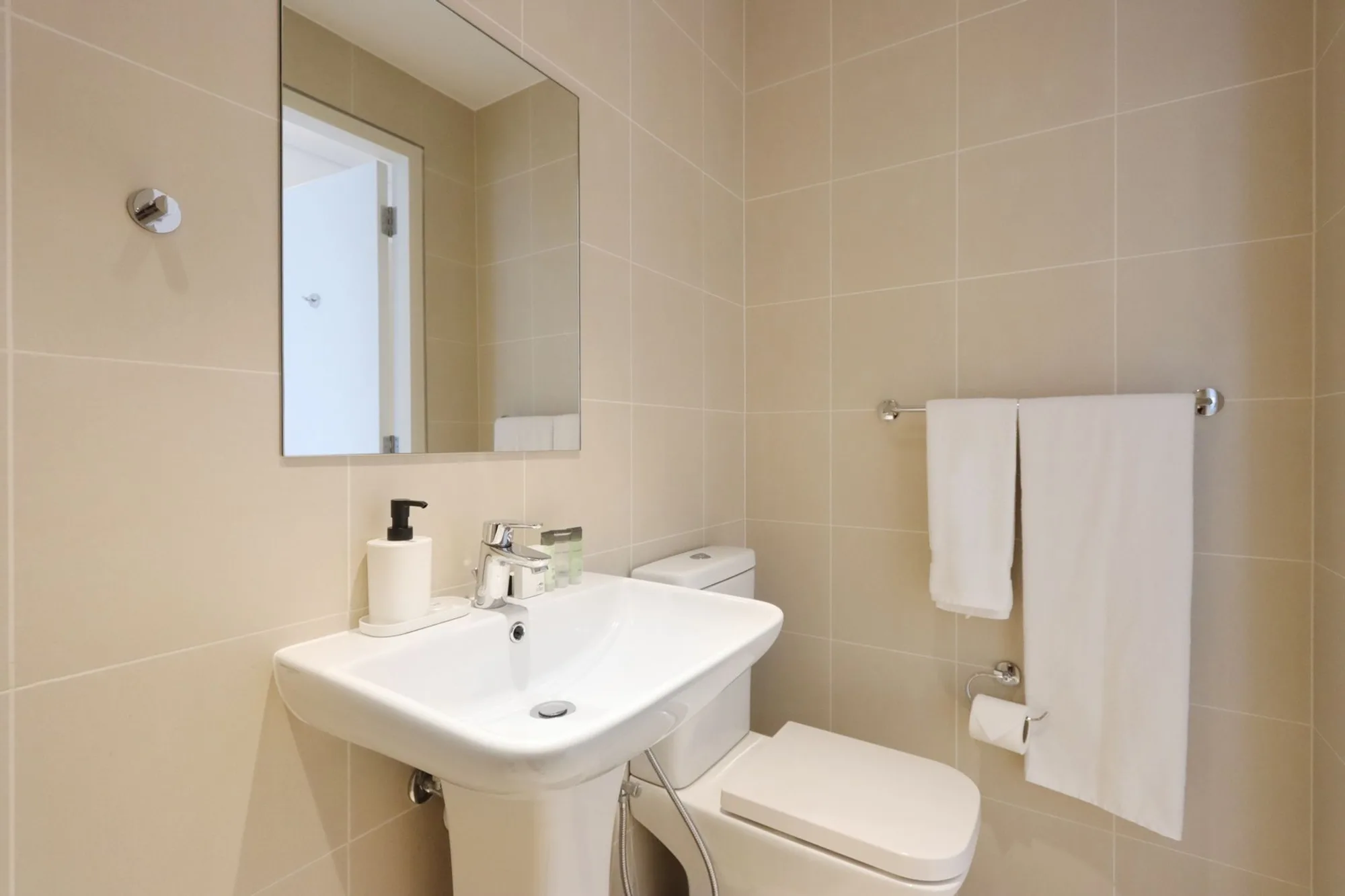 Upgraded 2BR + Maid's Room with Sea View, Dubai