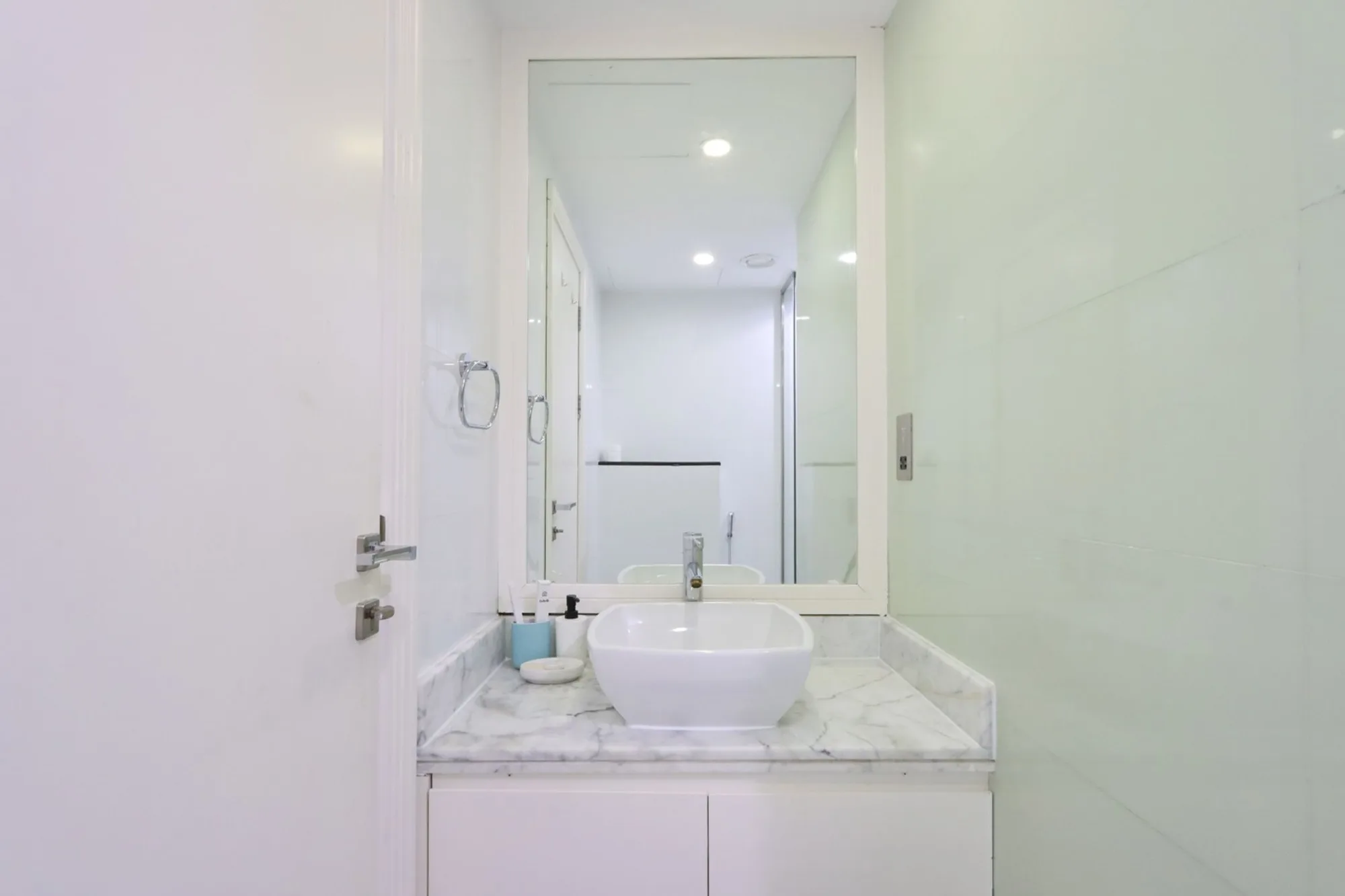 Upgraded 3B with Marina View, Near Promenade, Dubai