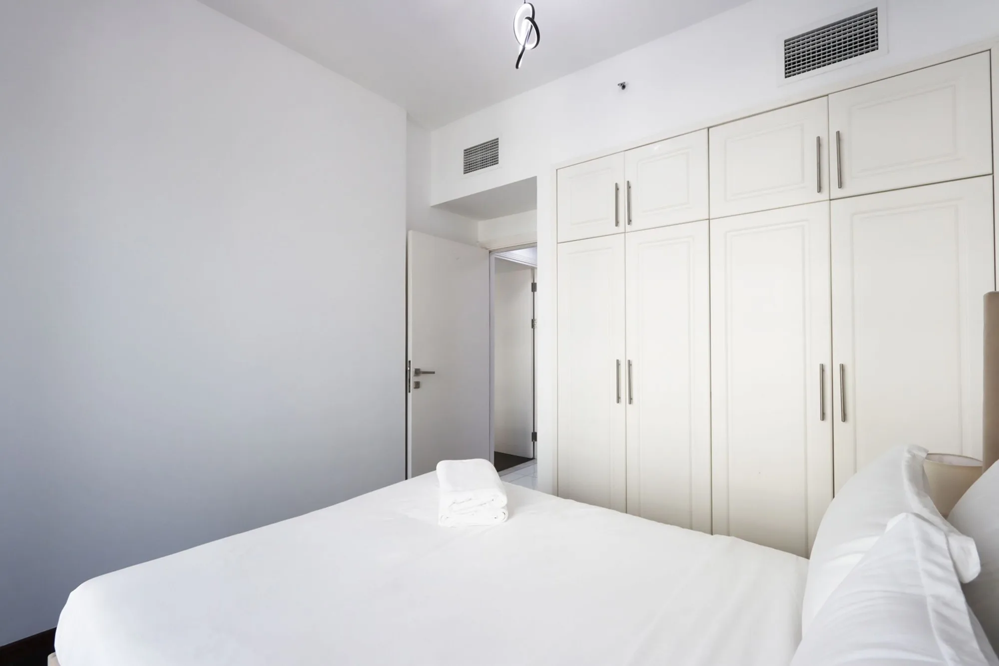 Upgraded 3B with Marina View, Near Promenade, Dubai