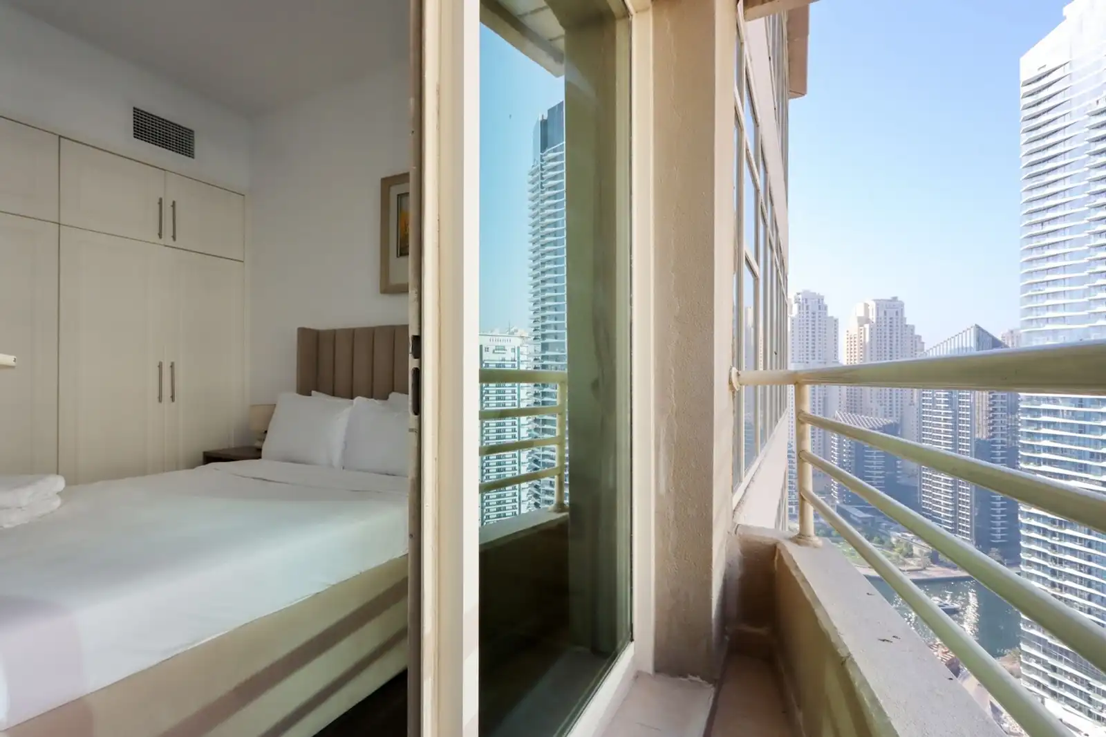 Upgraded 3B with Marina View, Near Promenade, Dubai